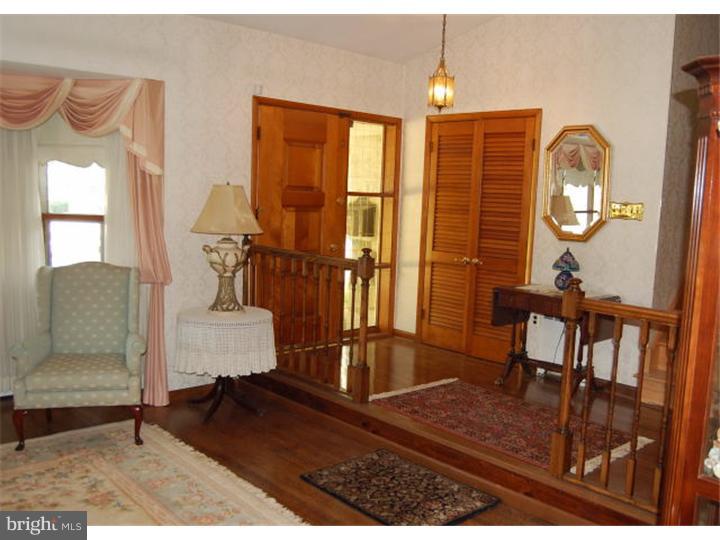 6318 East Valley Green Road Flourtown, PA 19031 - Photo 3 of 24 Foyer