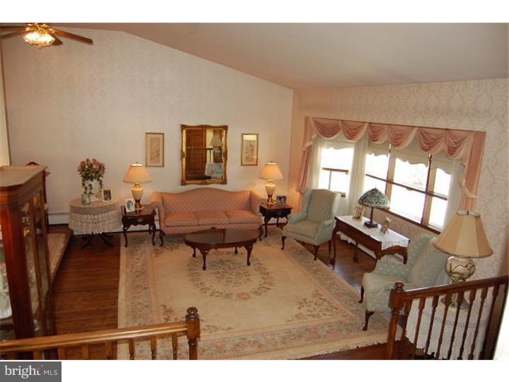 6318 East Valley Green Road Flourtown, PA 19031 - Photo 4 of 24 Living Room