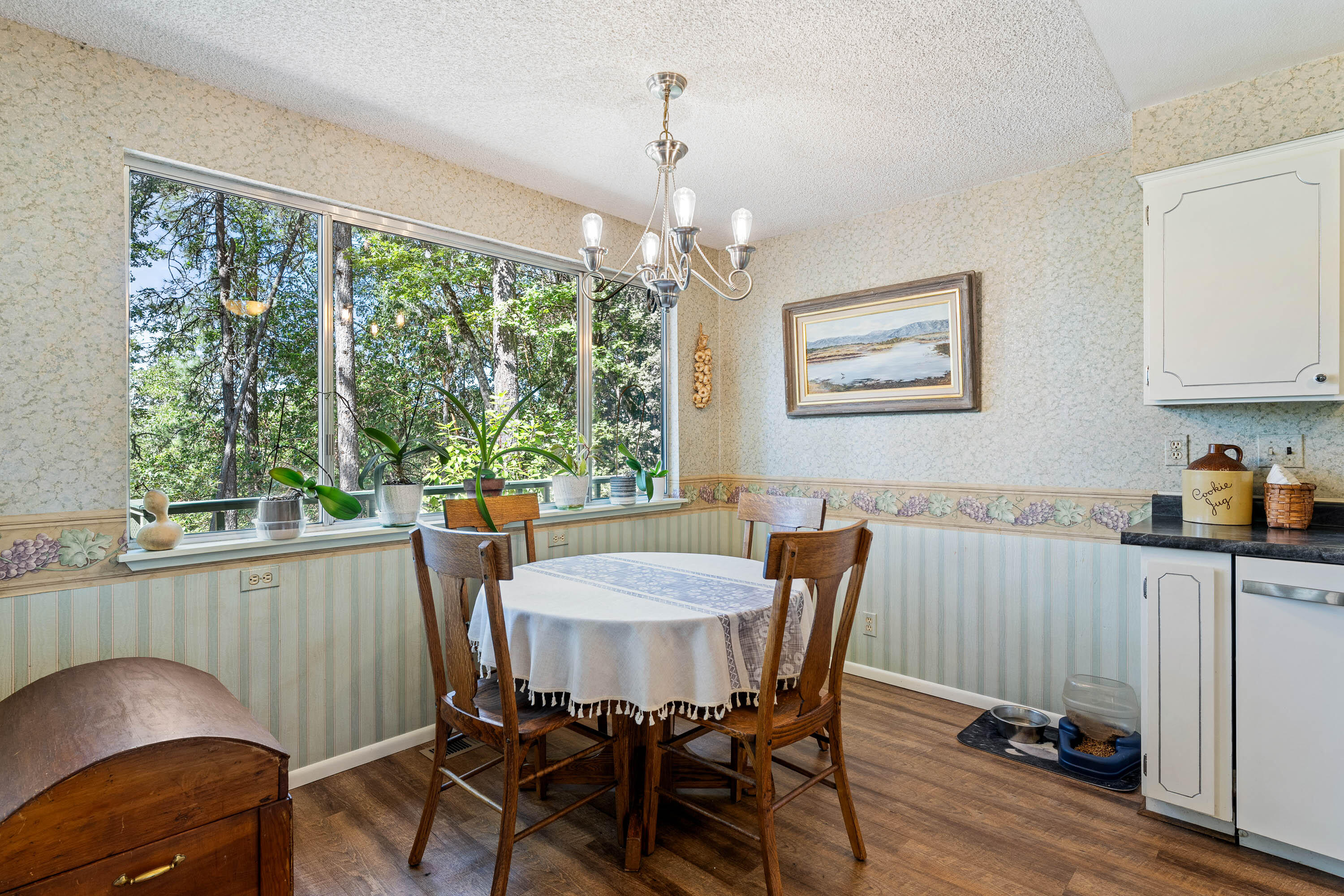 390 Trollview Road Grants Pass, OR 97527 - Photo 9 of 44 INT (3 of 18)