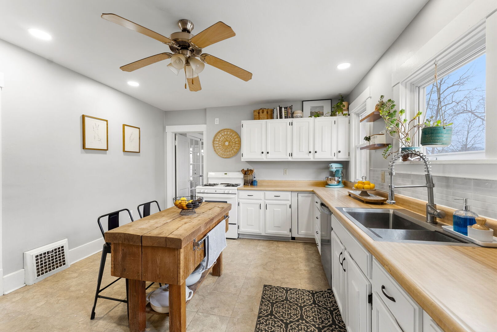 606 Indian Road Davenport, IA 52802 - Photo 12 of 30