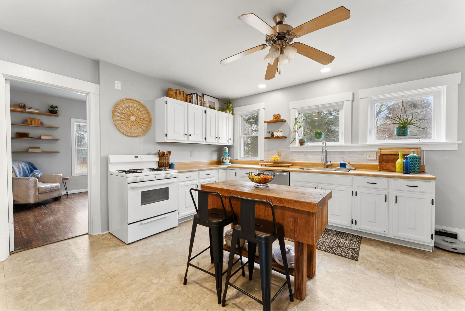 606 Indian Road Davenport, IA 52802 - Photo 9 of 30