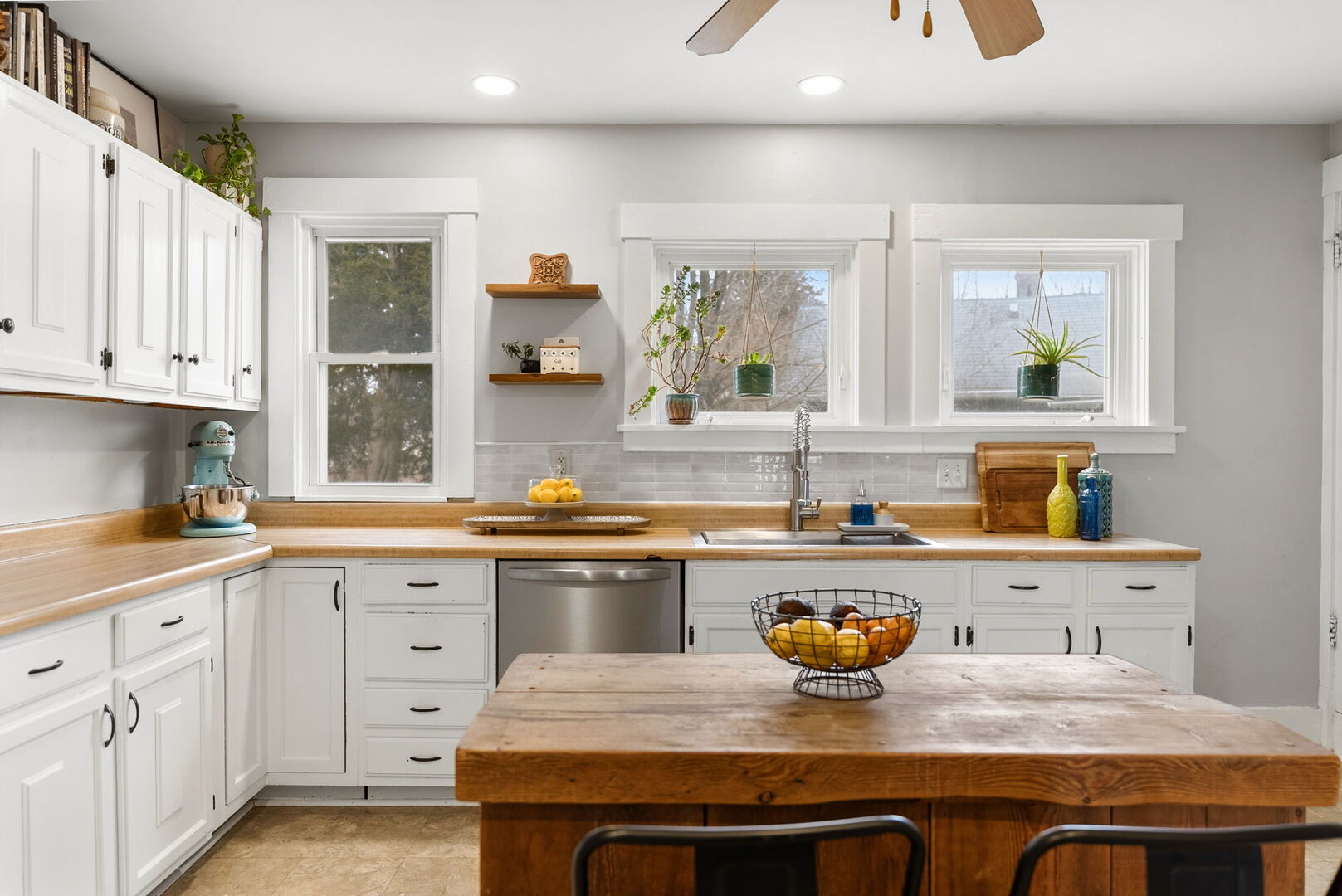 606 Indian Road Davenport, IA 52802 - Photo 10 of 30