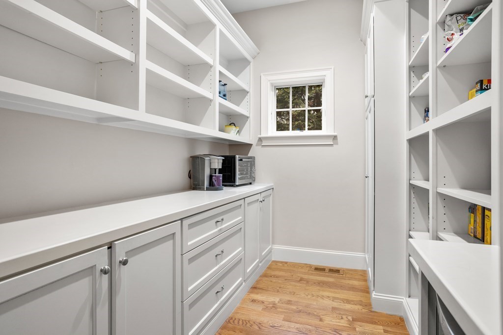 6 Abbott Lane Bedford, MA 01730 - Photo 14 of 41