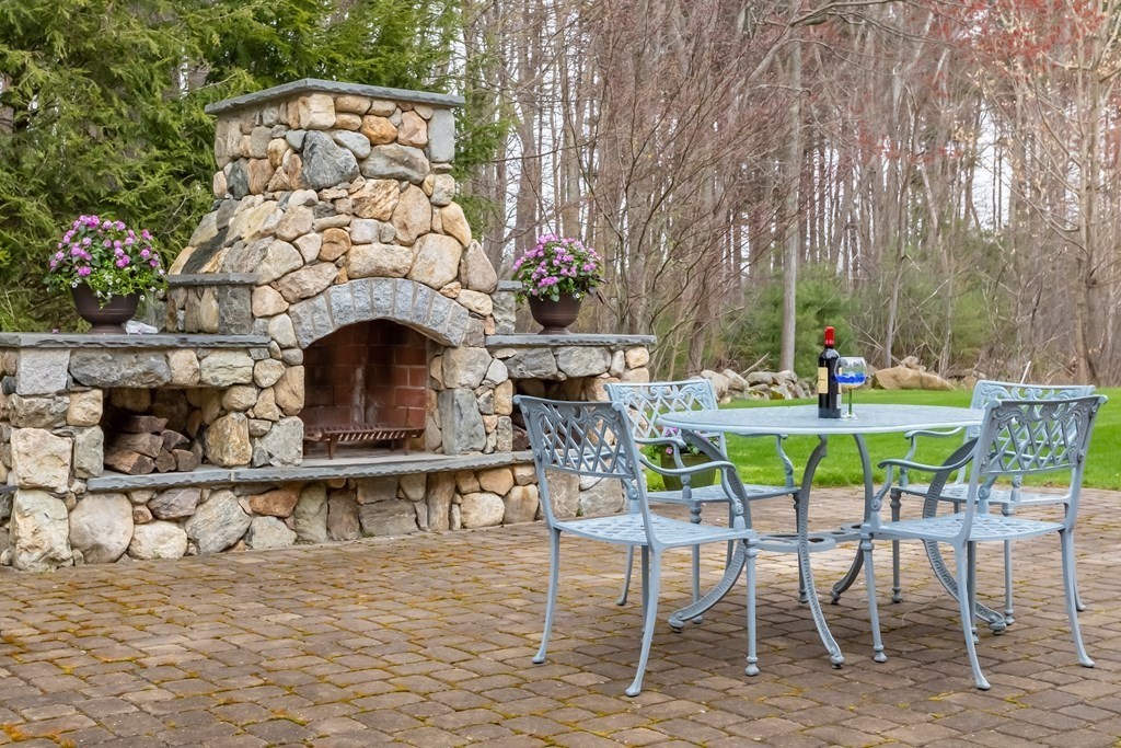 6 Abbott Lane Bedford, MA 01730 - Photo 34 of 41