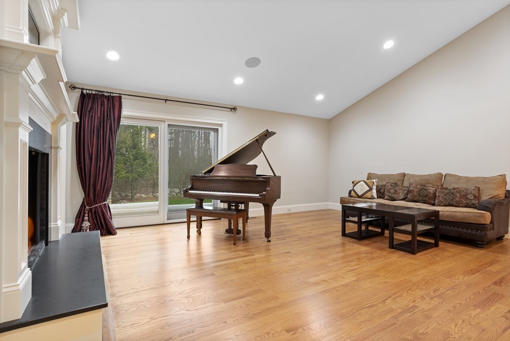 6 Abbott Lane Bedford, MA 01730 - Photo 4 of 41