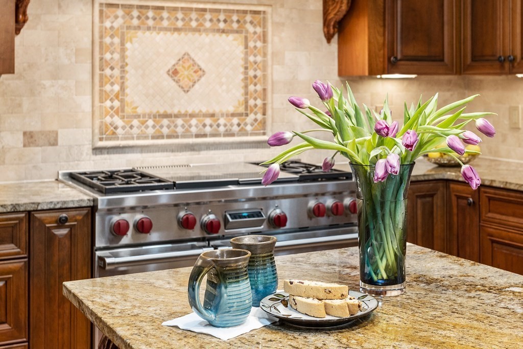 6 Abbott Lane Bedford, MA 01730 - Photo 9 of 41