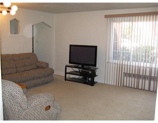2935 Fernwald Road Pittsburgh, PA 15217 - Photo 5 of 14 Living Room. Neutral Living Room with Large Picture Window, Arched Doorways