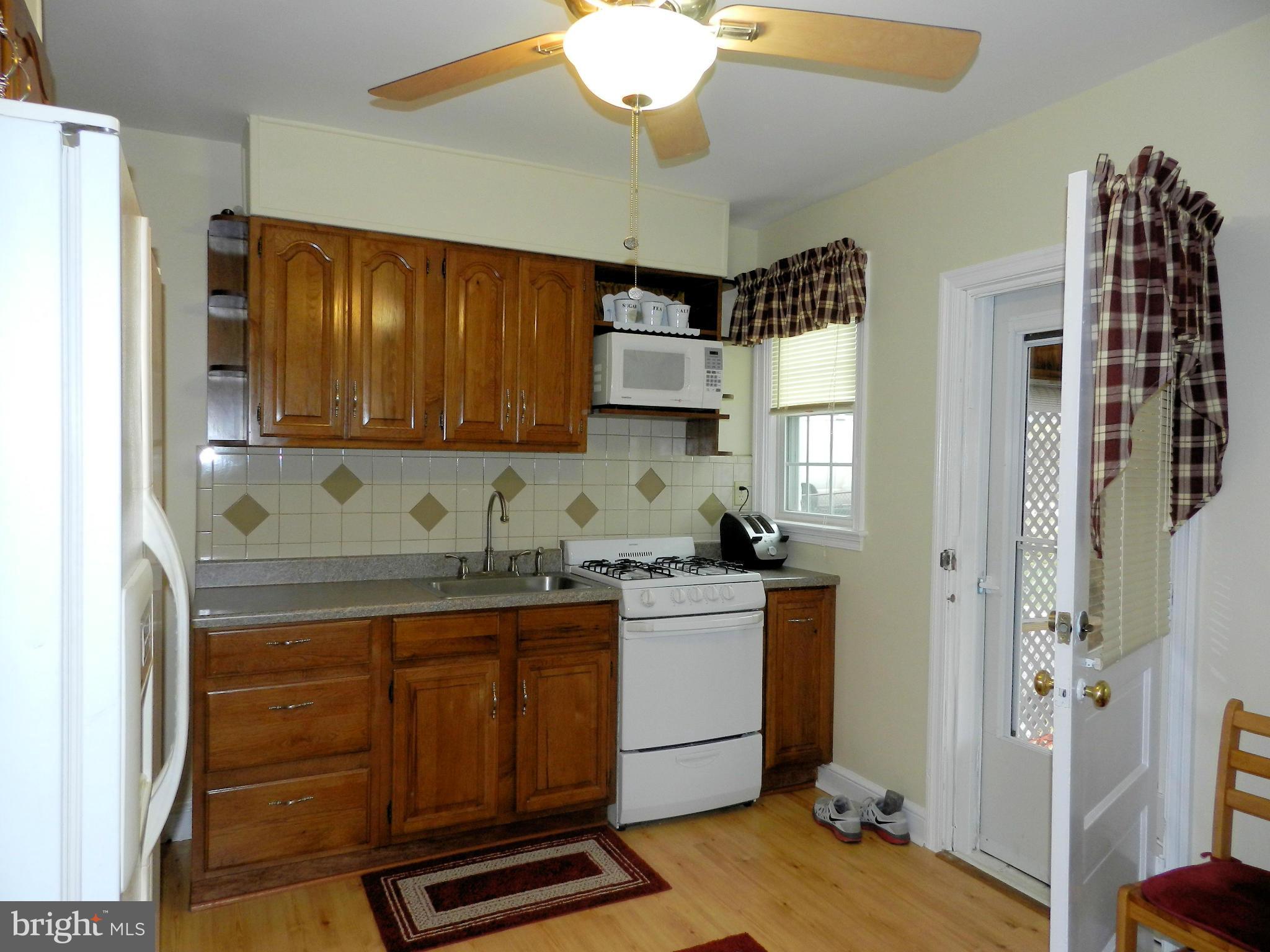 8334 Oakleigh Road Baltimore, MD 21234 - Photo 2 of 25 Kitchen