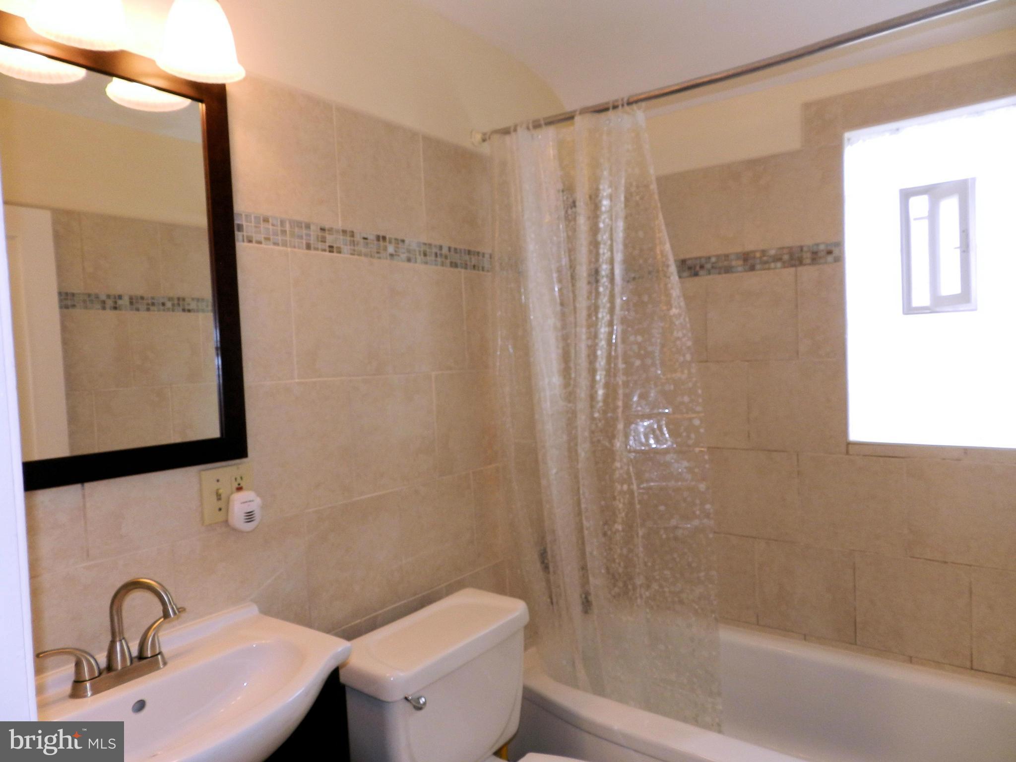 8334 Oakleigh Road Baltimore, MD 21234 - Photo 11 of 25 Bath