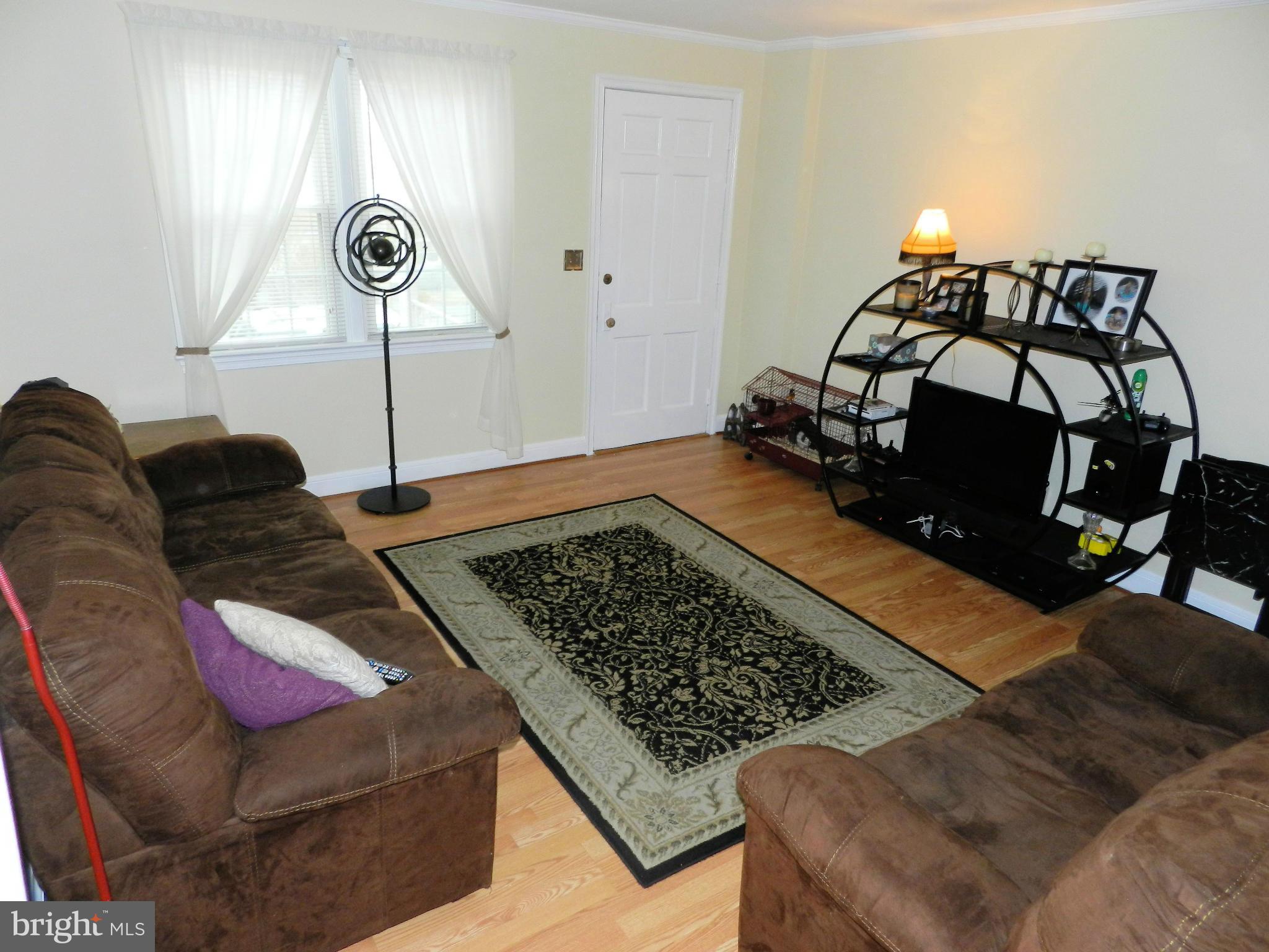 8334 Oakleigh Road Baltimore, MD 21234 - Photo 17 of 25 Living Room