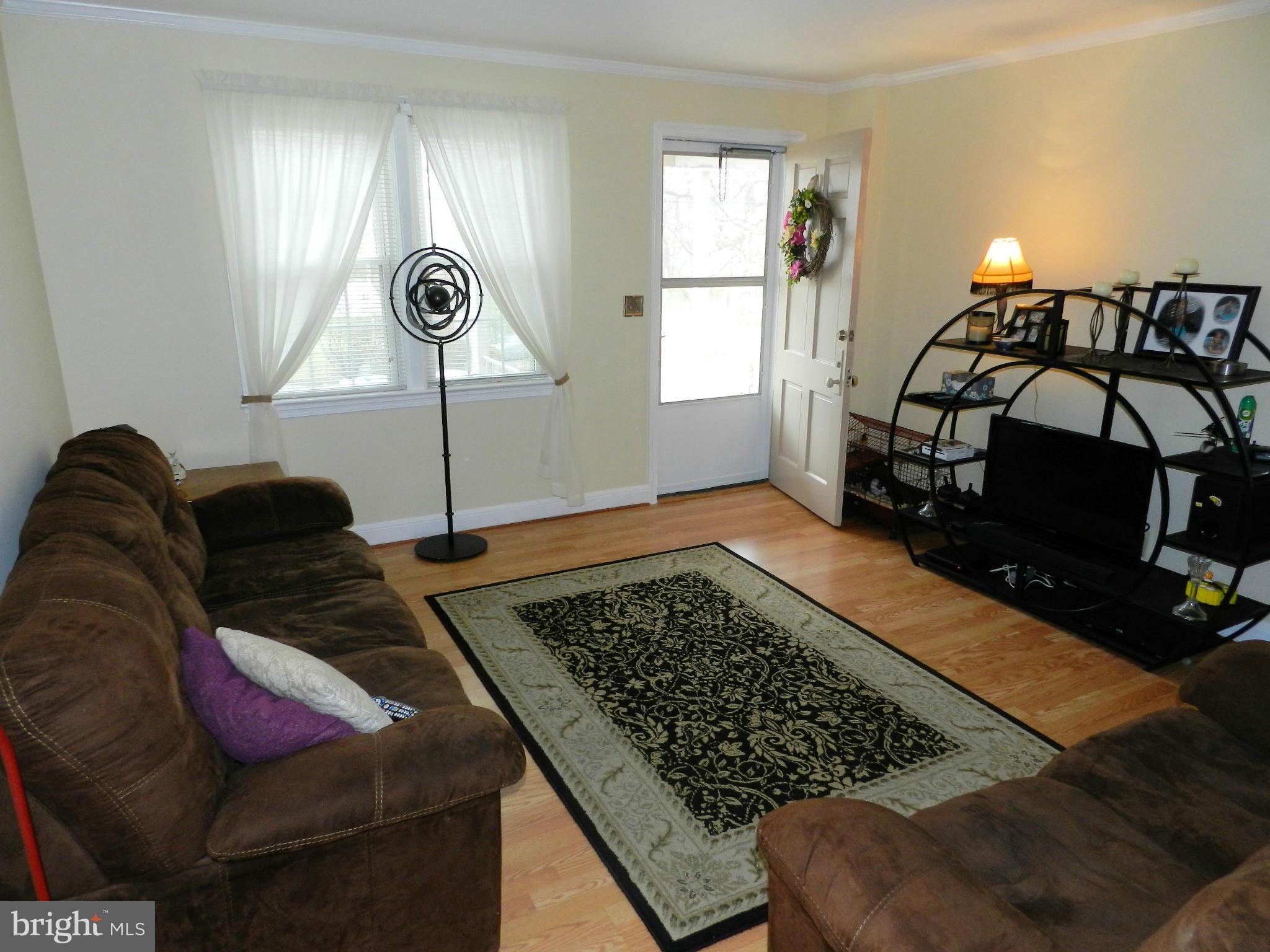 8334 Oakleigh Road Baltimore, MD 21234 - Photo 3 of 25 Living Room