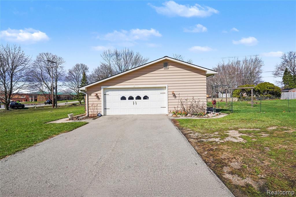 12519 Jennings Road Linden, MI 48451 - Photo 25 of 31 Gallery Image 25