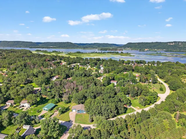 $349,900 | 65302 145th Avenue, Wabasha, MN 55981