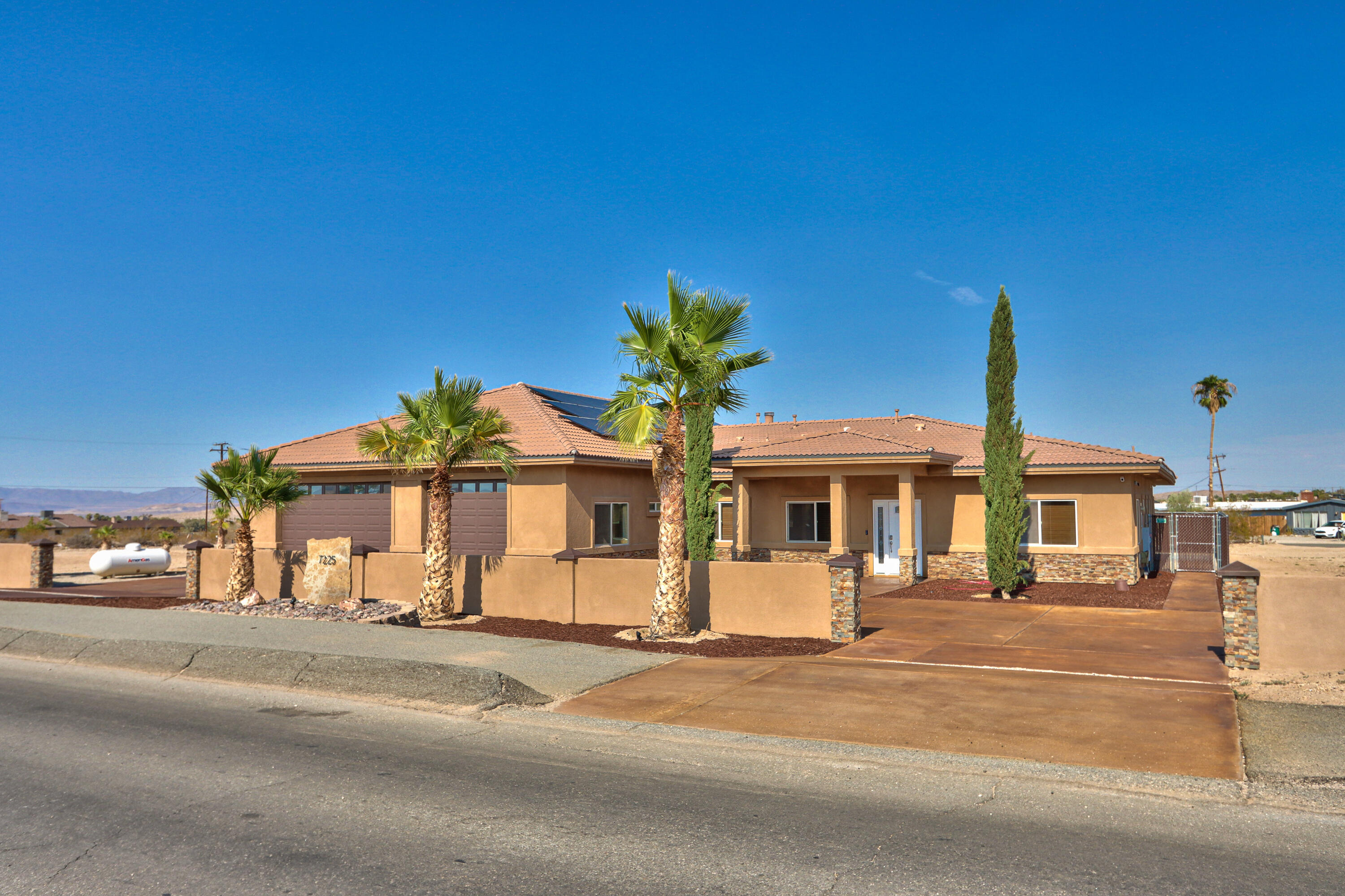 7225 Adobe Road Twentynine Palms, CA 92277 - Photo 6 of 78 3-Front