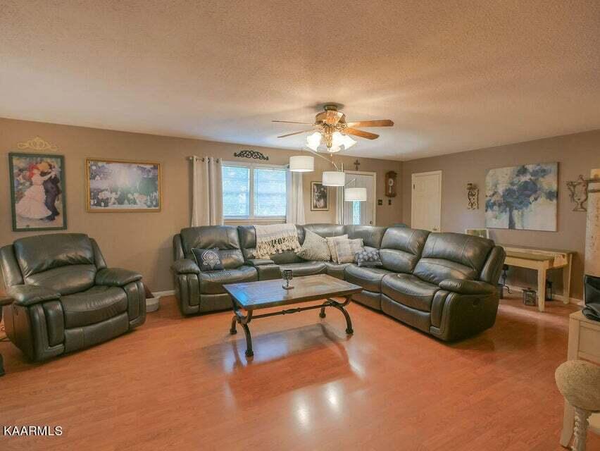 494 Oakland Road Sweetwater, TN 37874 - Photo 8 of 30 20230602170447459730000000-o