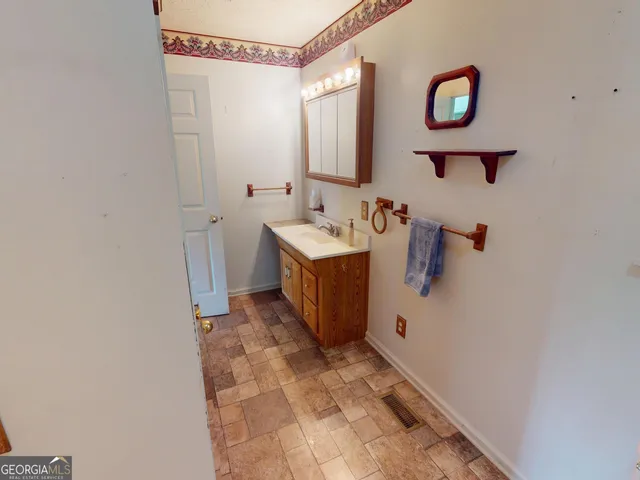 $180,000 | 1936 Highway 57, Wrightsville, GA 31096