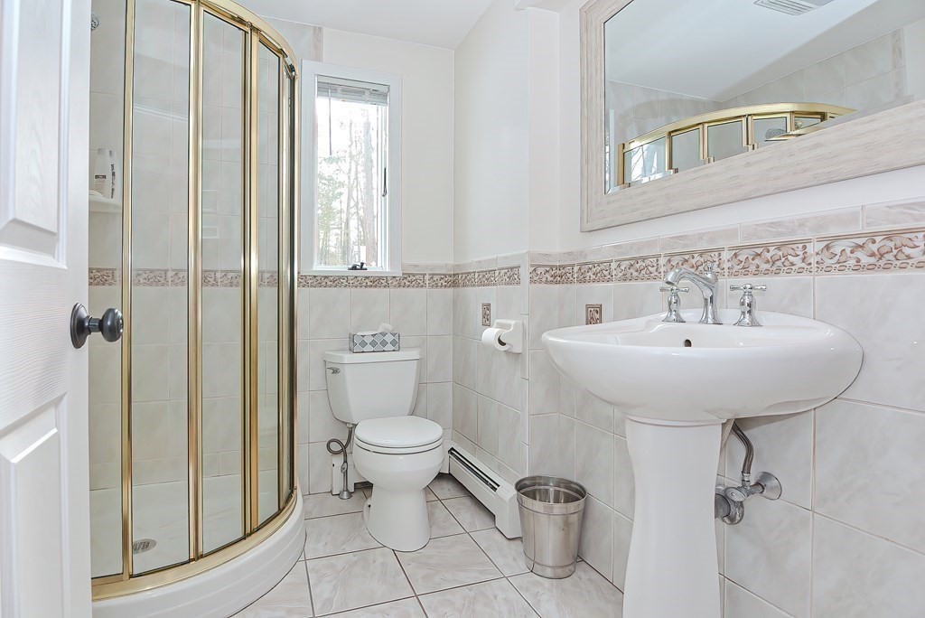 17 Eleanor Road Walpole, MA 02081 - Photo 13 of 31