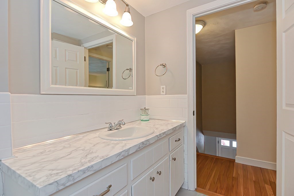 17 Eleanor Road Walpole, MA 02081 - Photo 23 of 31