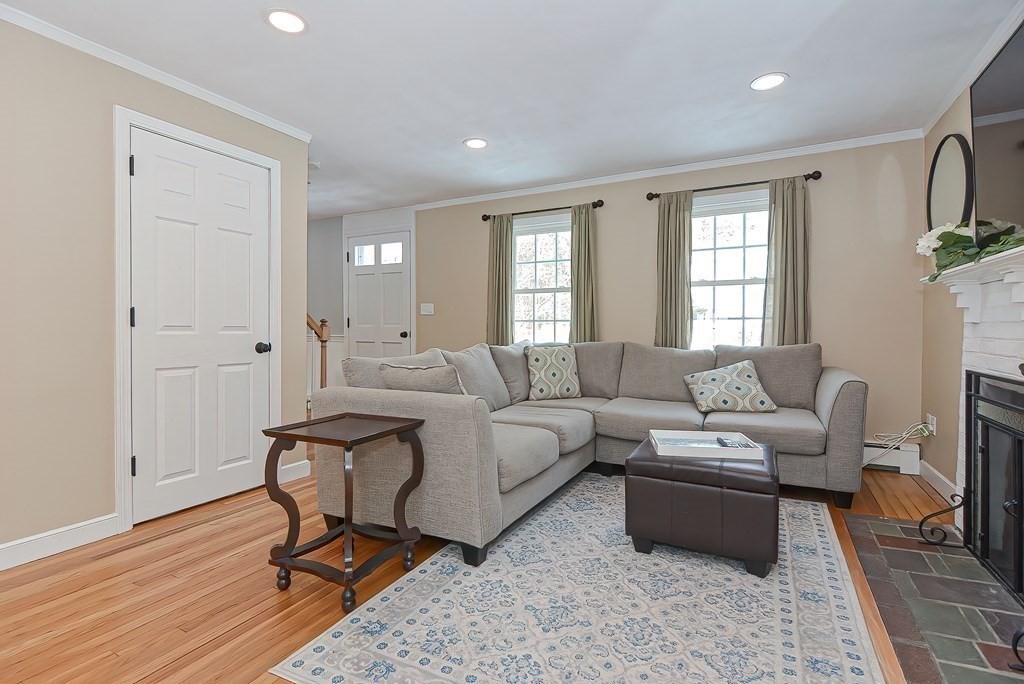 17 Eleanor Road Walpole, MA 02081 - Photo 3 of 31