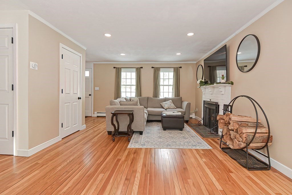 17 Eleanor Road Walpole, MA 02081 - Photo 4 of 31