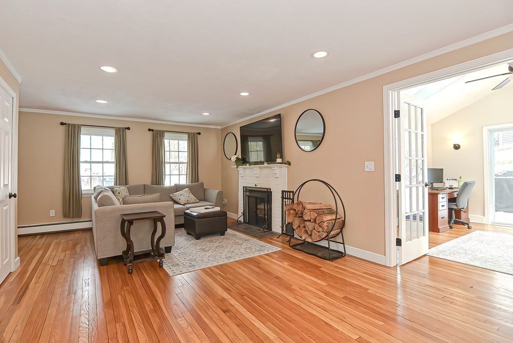 17 Eleanor Road Walpole, MA 02081 - Photo 5 of 31