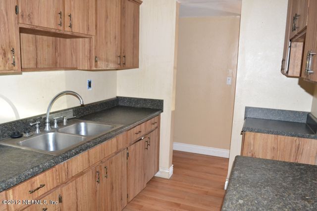 554 Sapelo Road Jacksonville, FL 32216 - Photo 2 of 12 2 Kitchen1