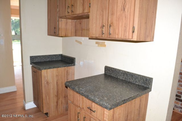 554 Sapelo Road Jacksonville, FL 32216 - Photo 3 of 12 2 Kitchen2