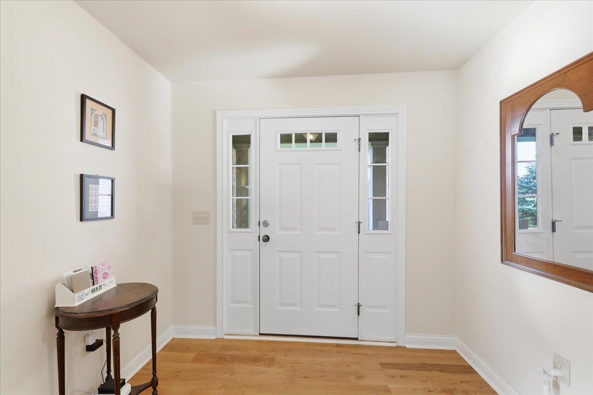 8296 Kelly Road Burlington, KY 41005 - Photo 5 of 43 Foyer