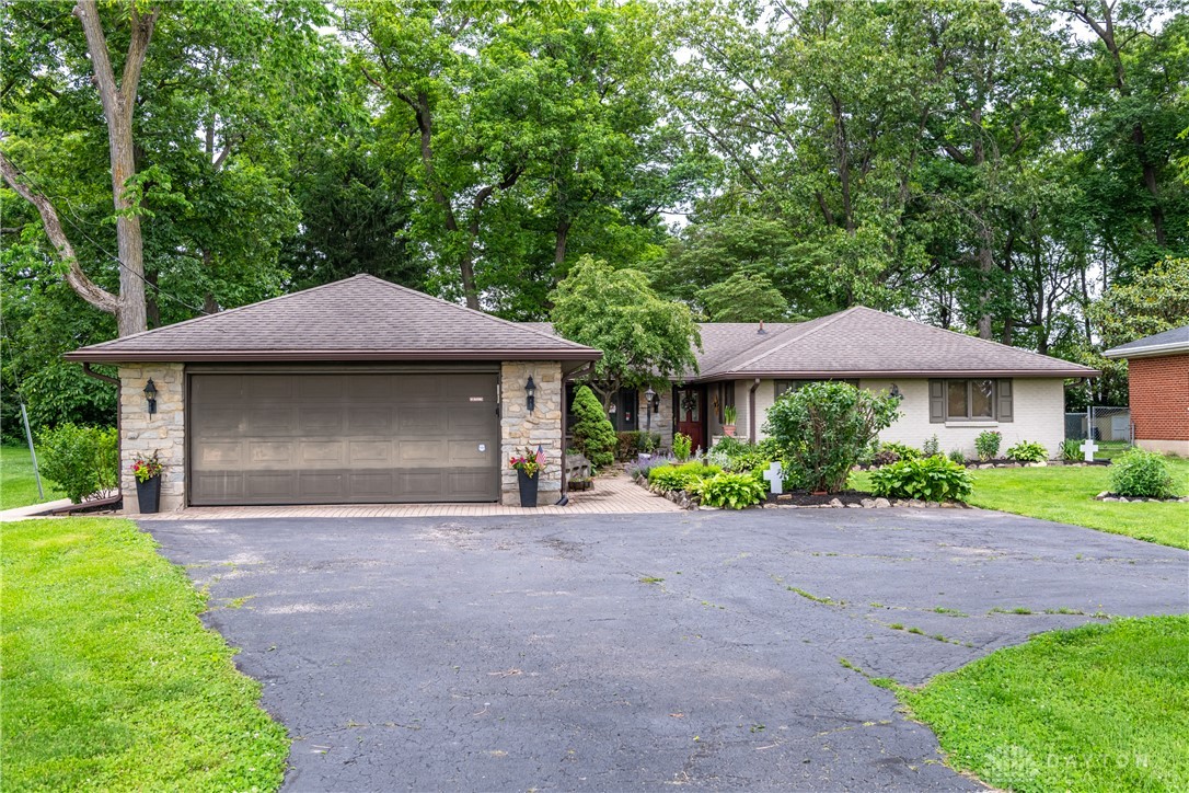 5049 West Enon Road Fairborn, OH 45324 - Photo 4 of 58