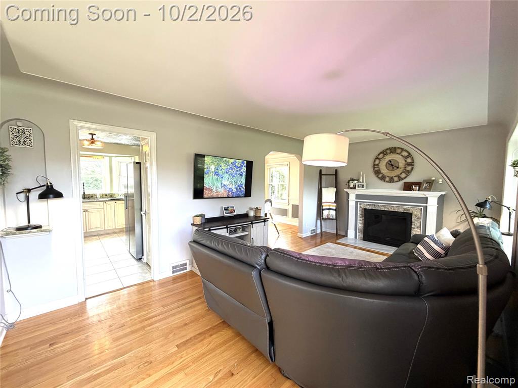 71 Vernier Road Grosse Pointe Shores, MI 48236 - Photo 4 of 50 Gallery Image 4