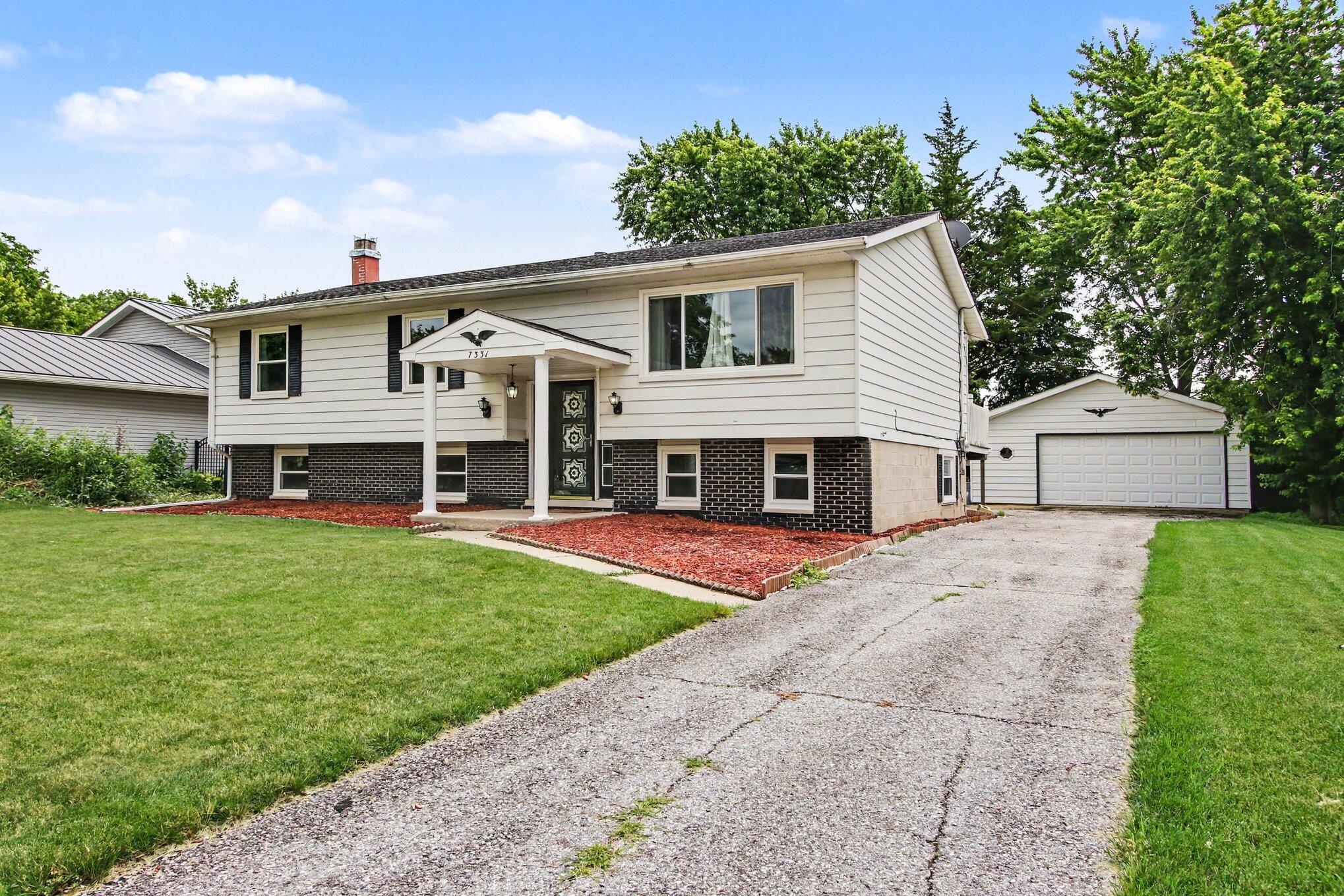 7331 West 83rd Lane Crown Point, IN 46307 - Photo 2 of 15 2038x1359