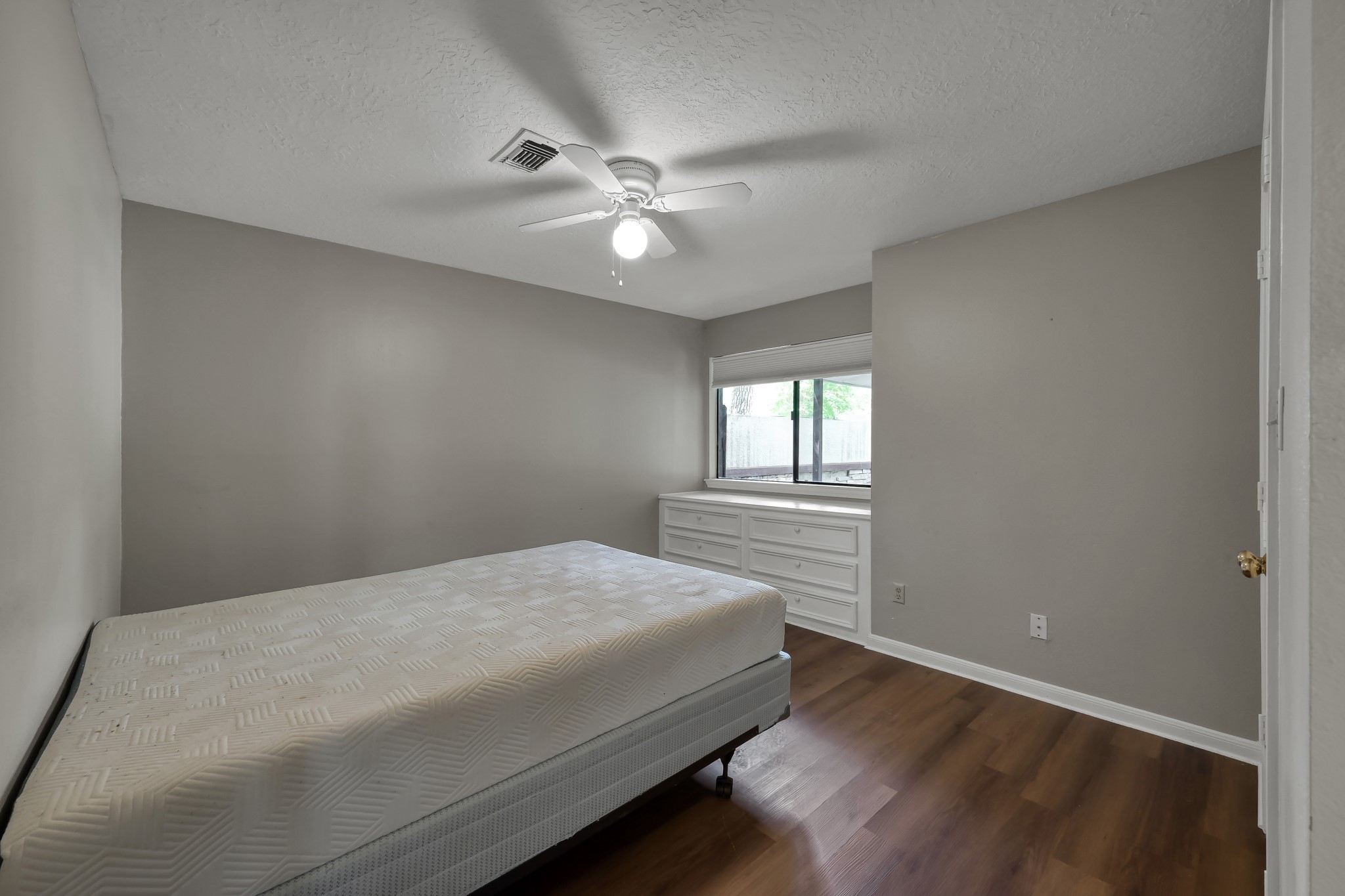 4 Waters Edge Street Conroe, TX 77356 - Photo 8 of 19