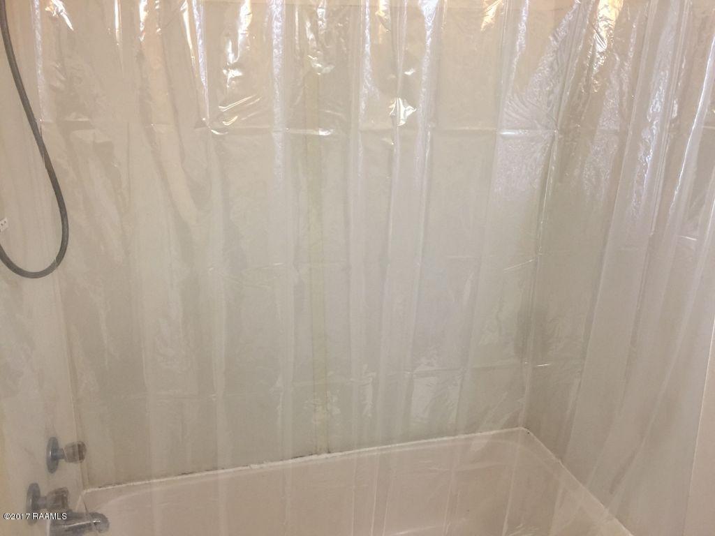 125 Taylor Street, Unit 1/2 New Iberia, LA 70560 - Photo 11 of 15 IS6umvok5xca2z0000000000