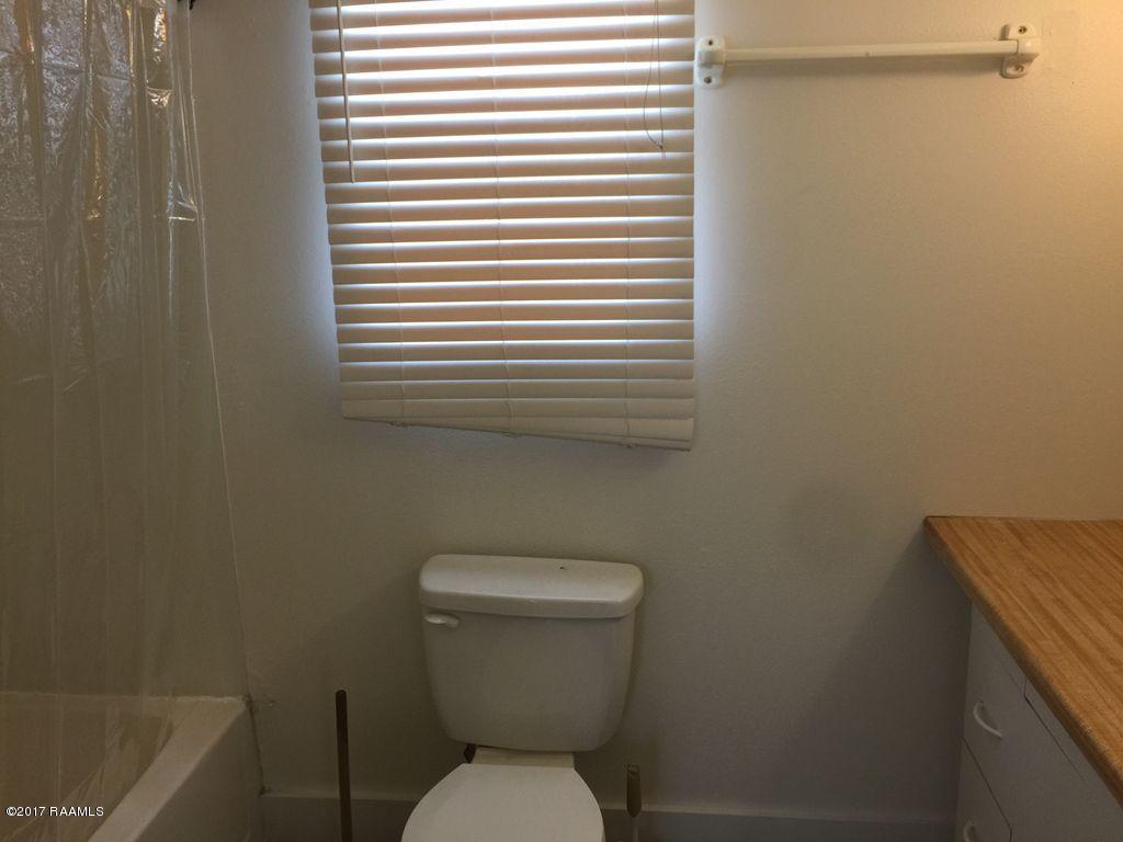 125 Taylor Street, Unit 1/2 New Iberia, LA 70560 - Photo 12 of 15 ISynkj6e1p4d2z0000000000