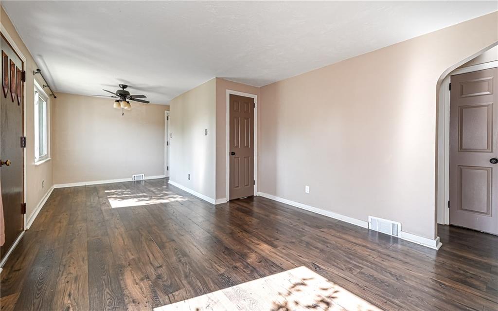 1047 Hastie Road Pittsburgh, PA 15234 - Photo 5 of 19 Gallery Image 5