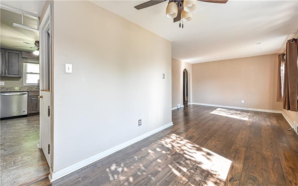 1047 Hastie Road Pittsburgh, PA 15234 - Photo 6 of 19 Gallery Image 6