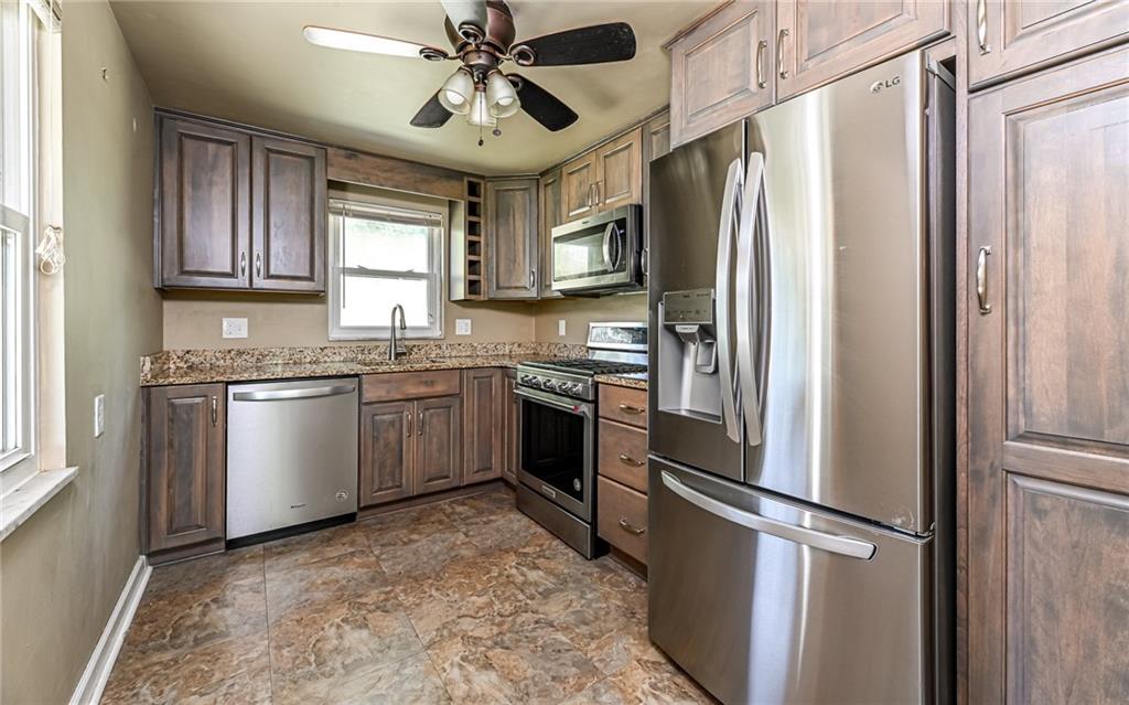 1047 Hastie Road Pittsburgh, PA 15234 - Photo 7 of 19 Gallery Image 7