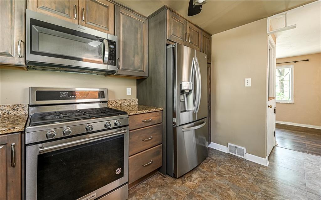 1047 Hastie Road Pittsburgh, PA 15234 - Photo 8 of 19 Gallery Image 8