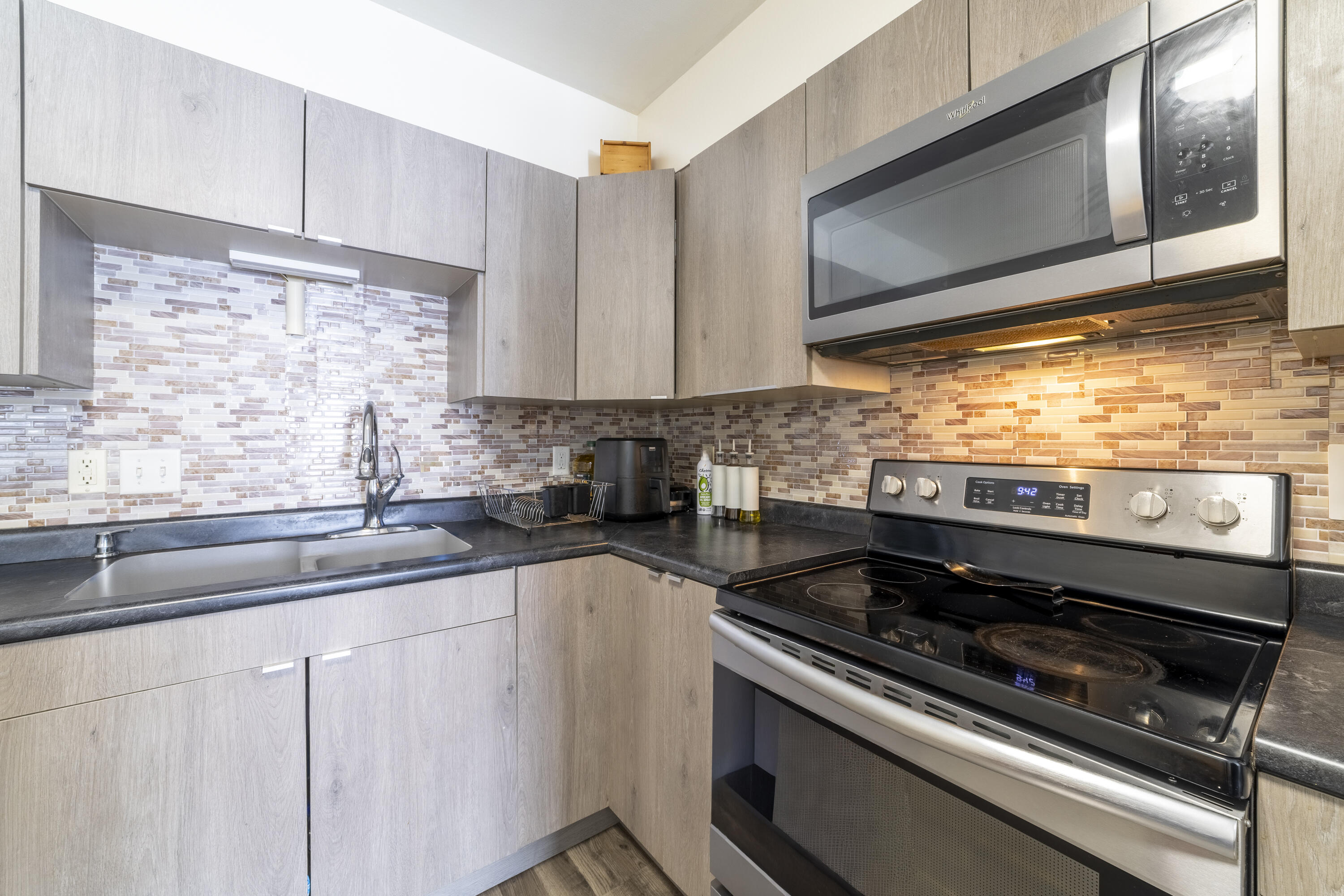 1079 Millpond Road, Unit E Valparaiso, IN 46385 - Photo 4 of 15 3000x2001