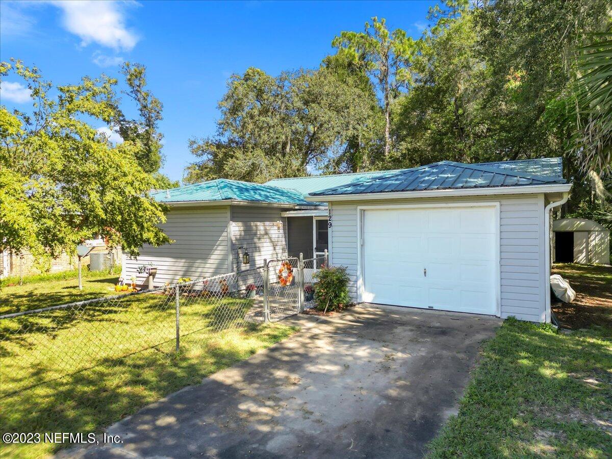 129 Park Road Interlachen, FL 32148 - Photo 2 of 17 129 Park Rd, Interlachen, FL