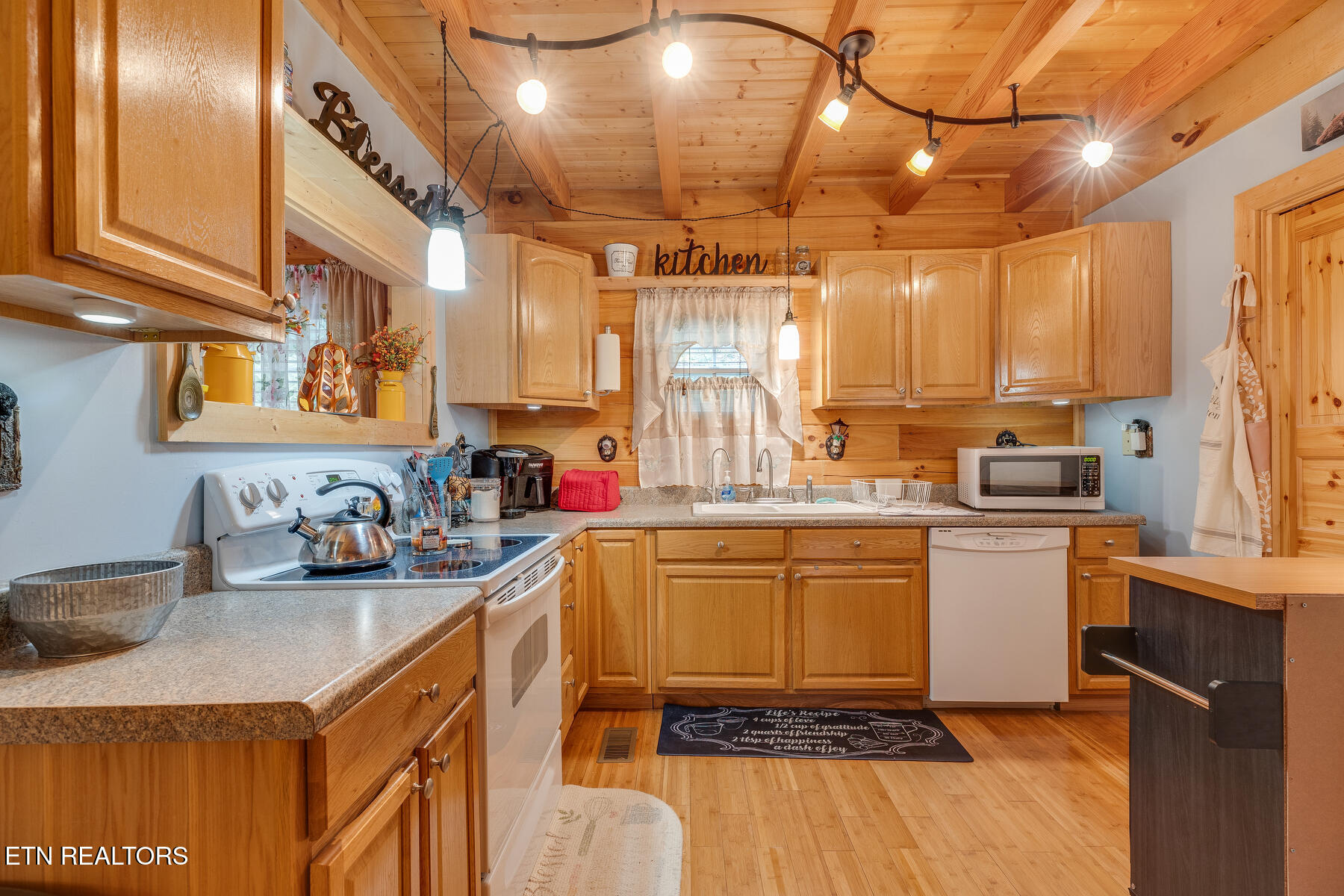 1121 Turkey Ridge Way Seymour, TN 37865 - Photo 13 of 41 012