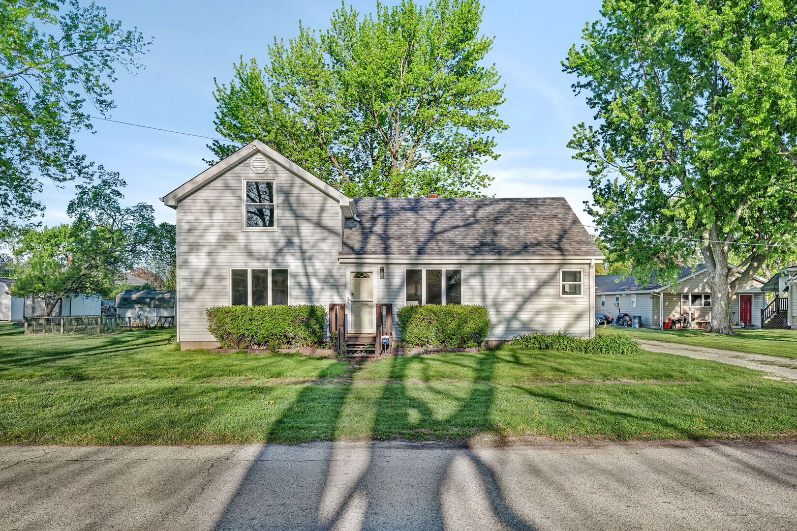303 South Jackson Street Gardner, IL 60424 - Photo 2 of 24
