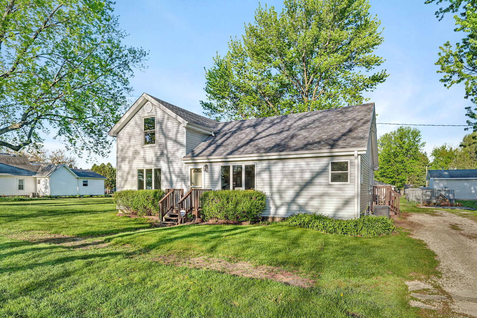 303 South Jackson Street Gardner, IL 60424 - Photo 3 of 24
