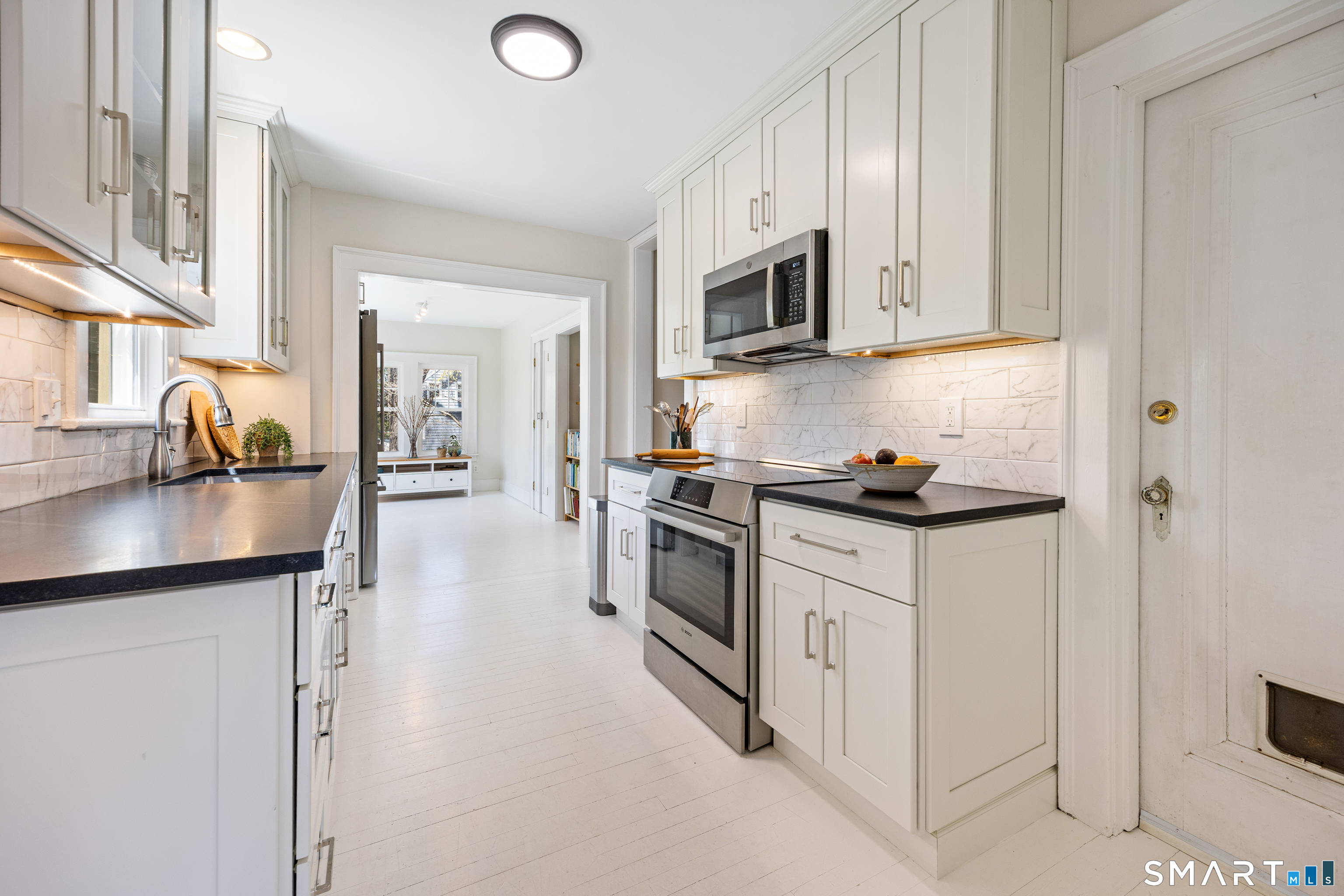 34 Clintonville Road North Haven, CT 06473 - Photo 8 of 40 1st Floor Kitchen