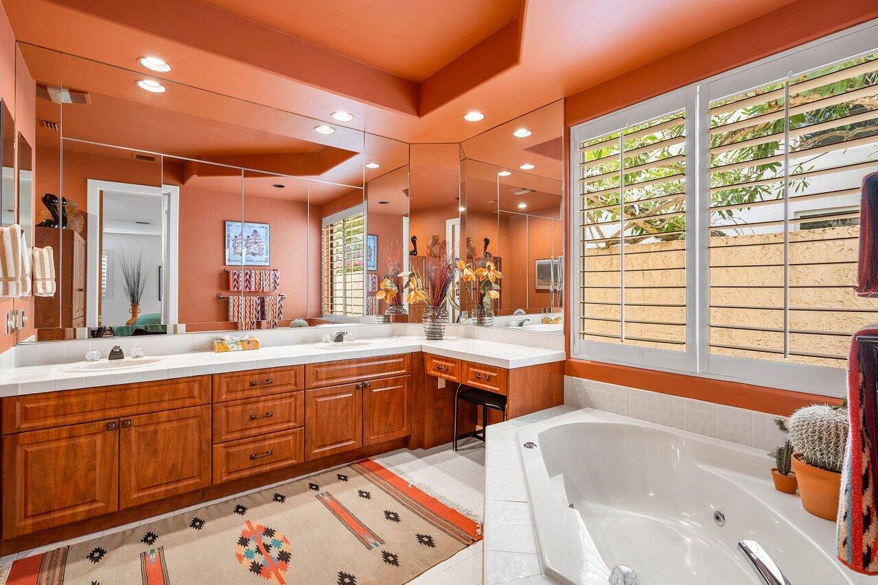 17061 Royal Cove Way Boca Raton, FL 33496 - Photo 18 of 39 Primary Bathroom