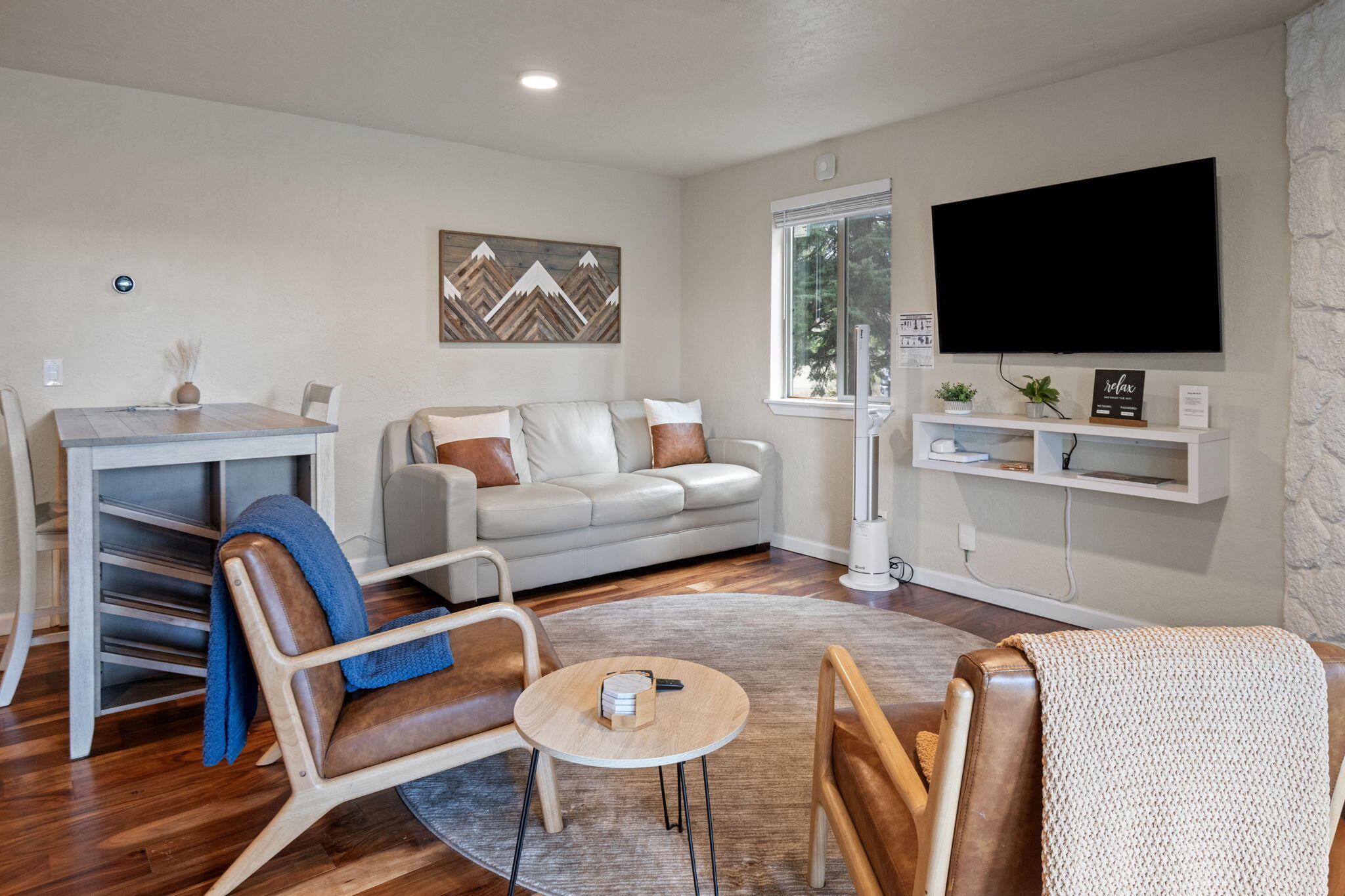 17654 Pinnacle Lane, Unit 16 Sunriver, OR 97707 - Photo 16 of 28 a living room with furniture and a flat screen tv