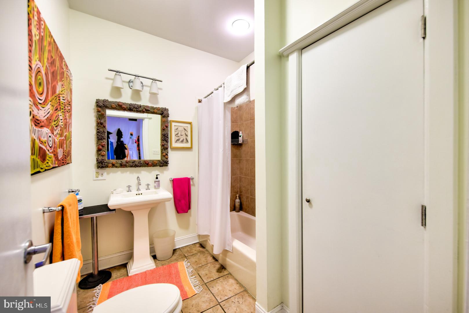915 South 7th Street Philadelphia, PA 19147 - Photo 22 of 23 1st Floor bathroom