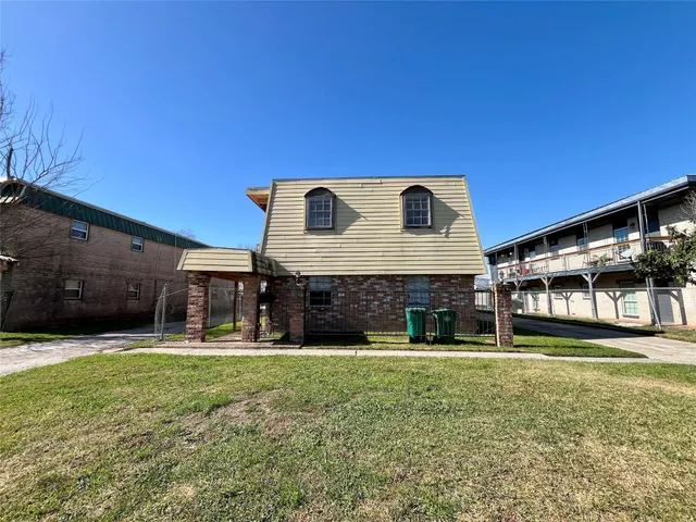 $1,200 | 1042 West Village Court, Unit C, Pasadena, TX 77506