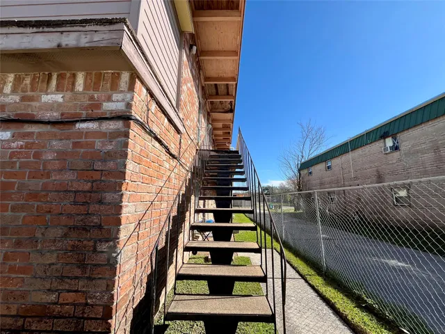 $1,200 | 1042 West Village Court, Unit C, Pasadena, TX 77506