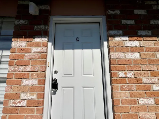 $1,200 | 1042 West Village Court, Unit C, Pasadena, TX 77506